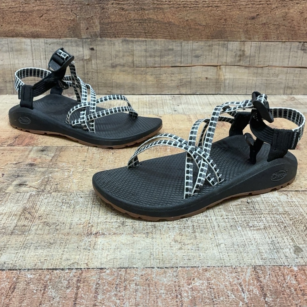 Chaco Sandals Womens Size 9 40 Black Strappy Adjustable Outdoor Comfort Shoes